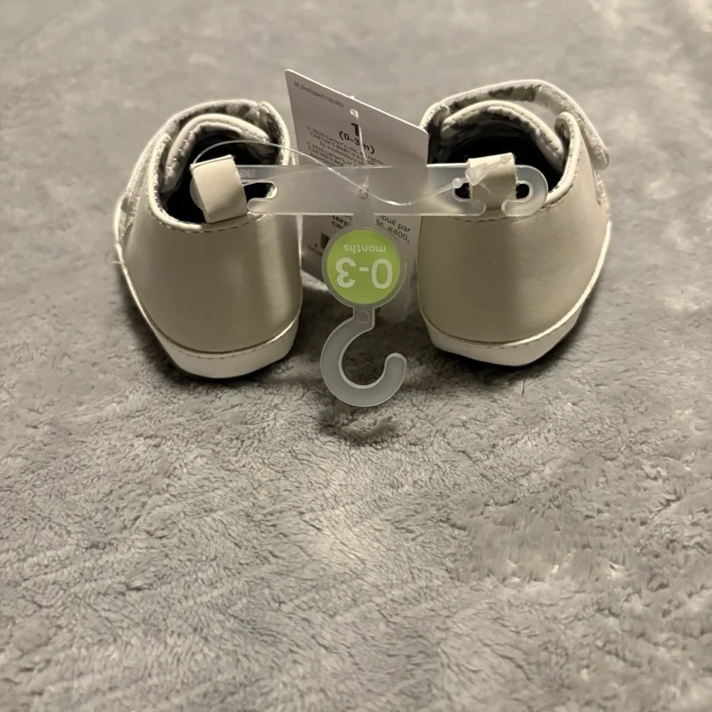 Carter's Little Baby Basics Cream and Gray Shoes 0-3 Months NWT New Baby Shoes